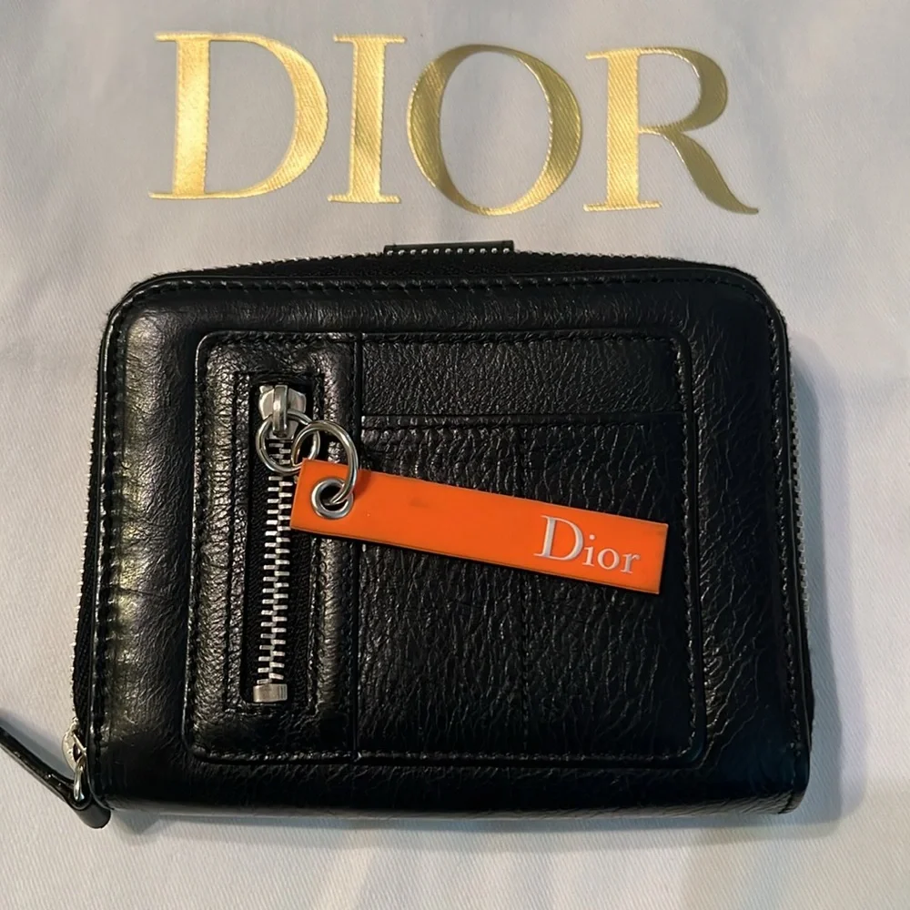 FLASH SALE🔥🔥PRISTINE💗 DIOR SPECIAL EDITION “REMOVE BEFORE FLIGHT WALLET”💗💗💗